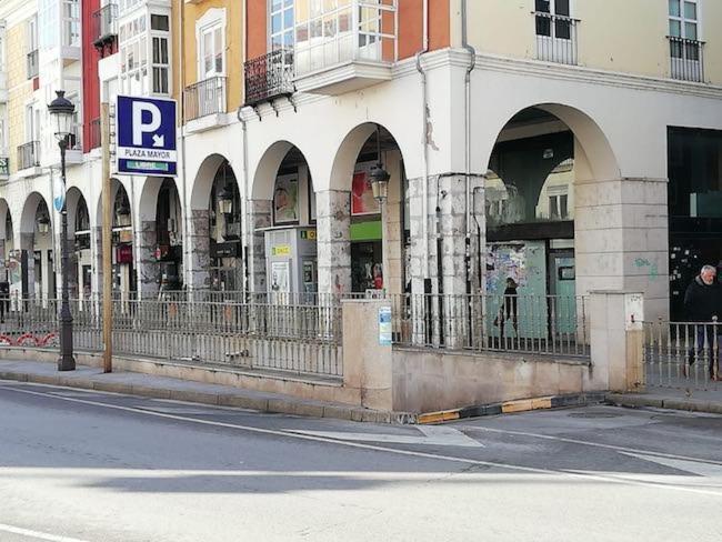 En La Plaza Mayor De Burgos Parking Incluido Atuaire Exterior photo