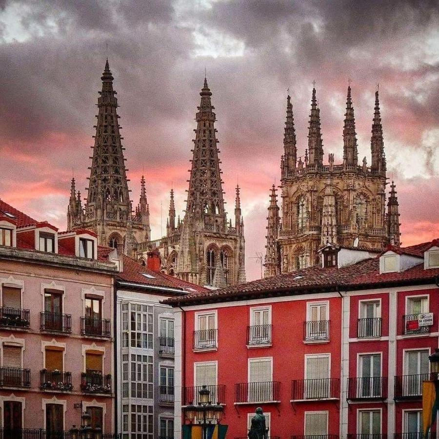 En La Plaza Mayor De Burgos Parking Incluido Atuaire Exterior photo